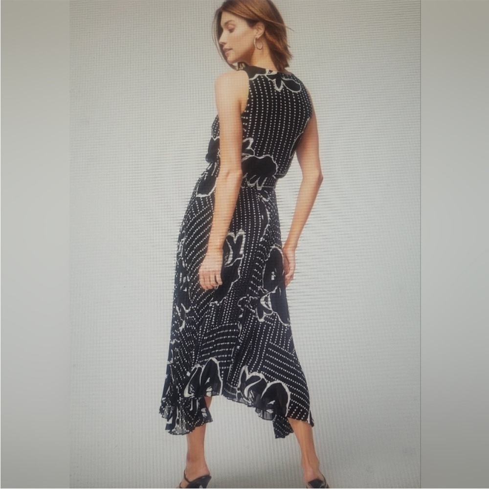 NWT WHBM Pleated V-Neck Elegant Black and White Floral Dress - Size 4